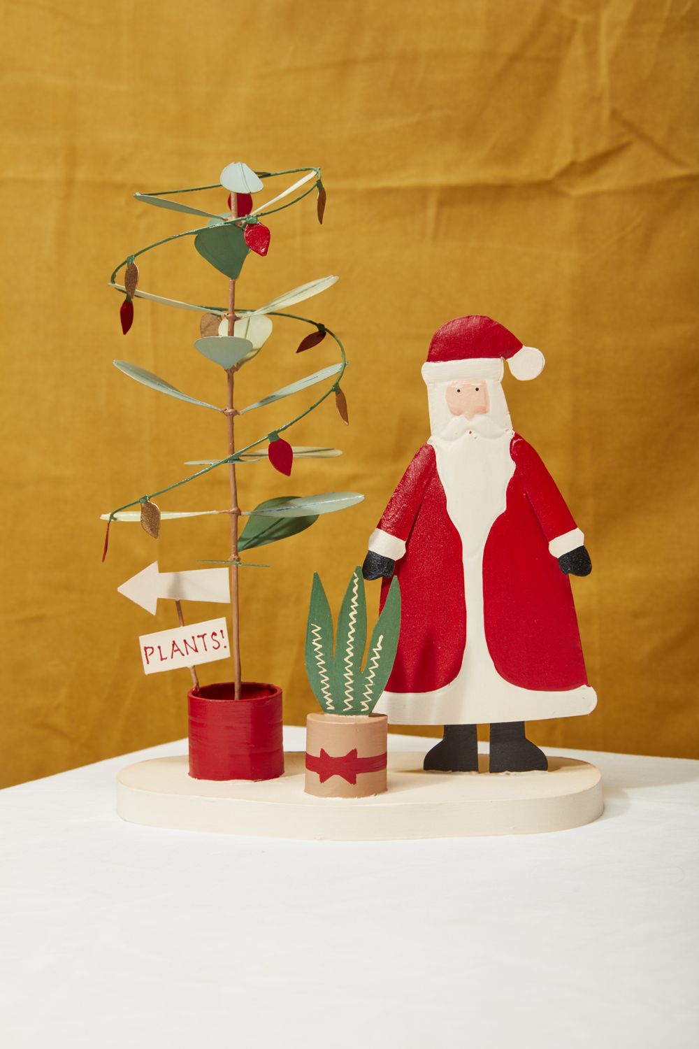 Fiddle Leaf Santa Figurine